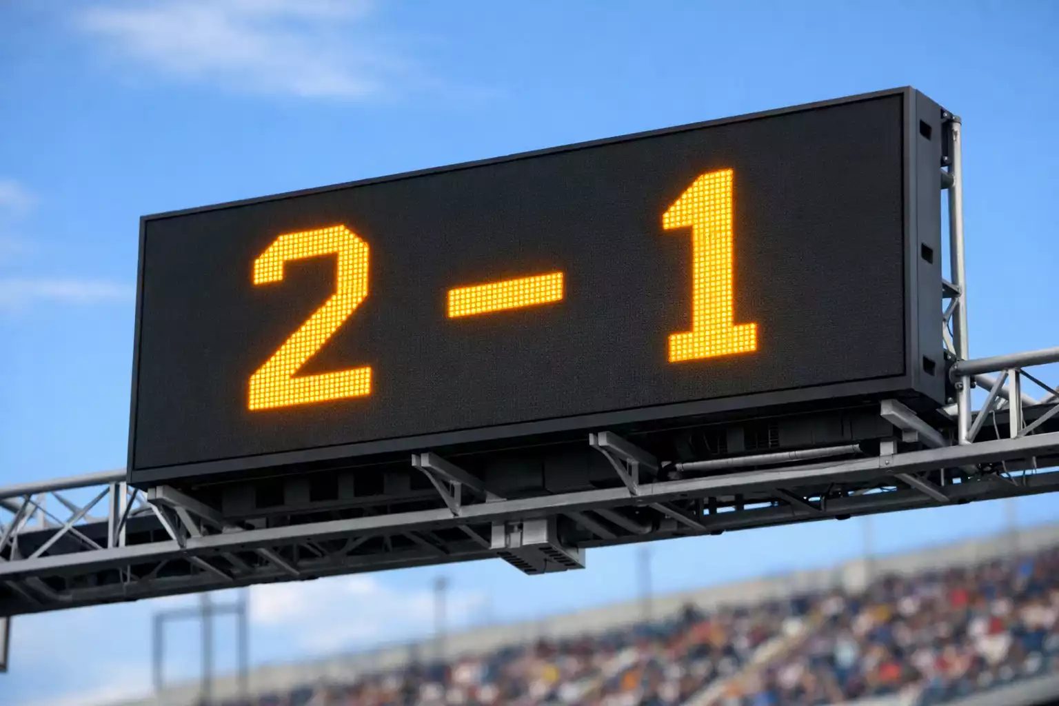 Marcador electrónico de estadio mostrando resultado de partido de fútbol